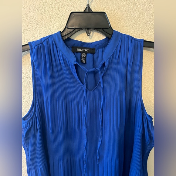 Ellen Tracy Sleeveless Pleat and Release Top In Blue Size XS NWOT - Picture 3 of 5
